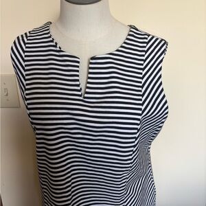 Flattering Talbots Black and White Knit Top—Lp